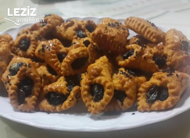 Acılı Baharatlı Zeytinli Kurabiye