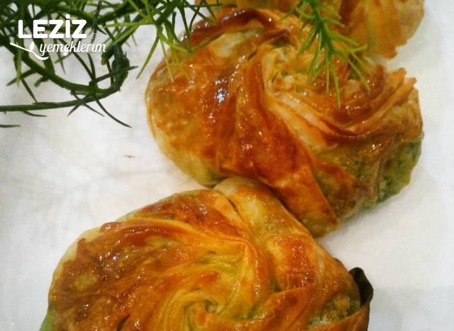 Tahin Ve Ispanaklı Gül Börek