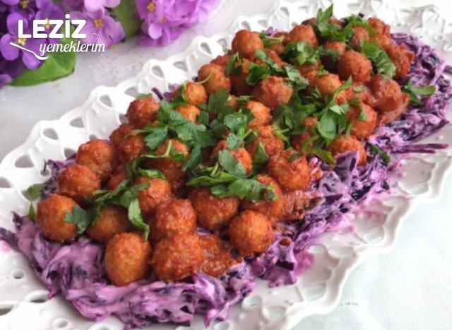 Köfteli Mor Lahana Salatası