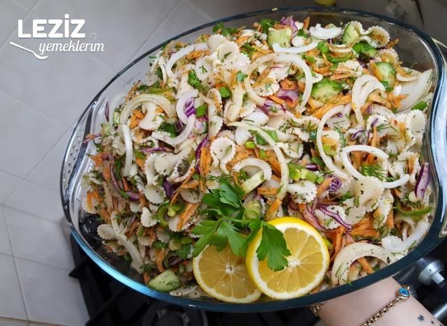 Bol Malzemeli Çok Lezzetli Makarna Salatası