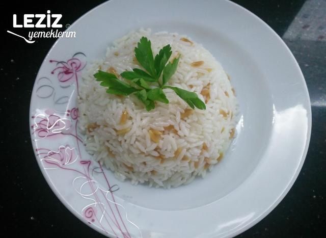 Şehriyeli Pirinç Pilavı Nasıl Yapılır