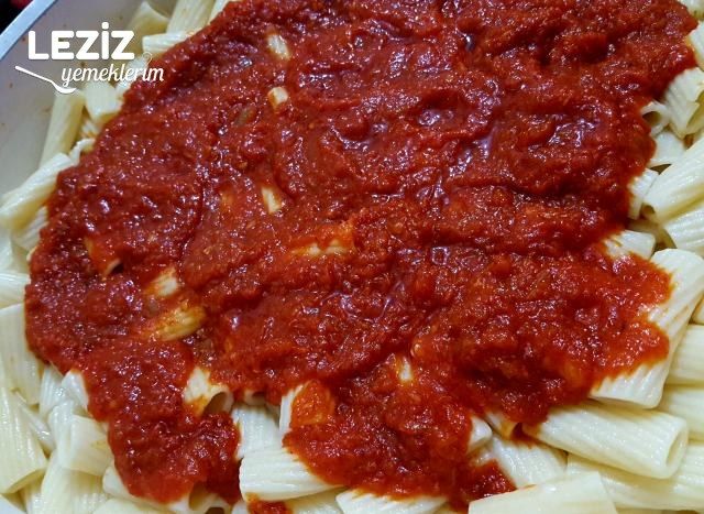 Domatesli Kekikli Ve Sarımsaklı Makarna (Salçasız)