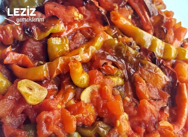 Kırmızı Ve Yeşil Biber Yemeği