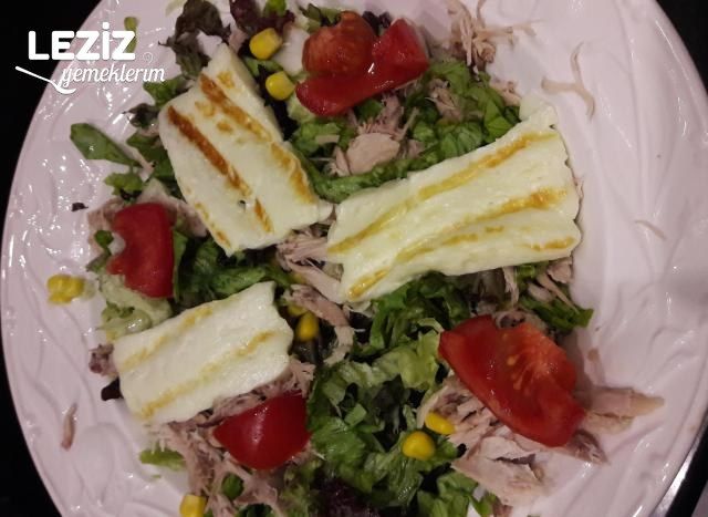 Hellimli Tavuklu Salata