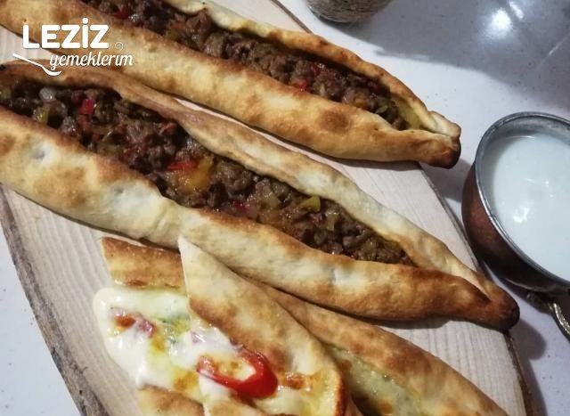 Etli Ve Kaşarlı Pide