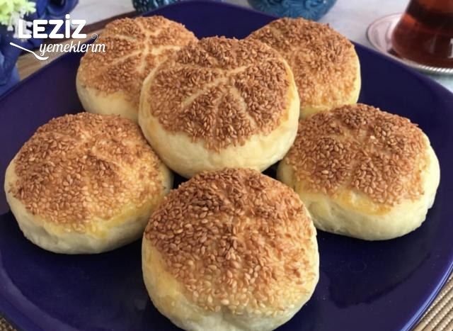 Susamlı Puf Poğaça (Yoğurt Suyu İle Yapılmış)