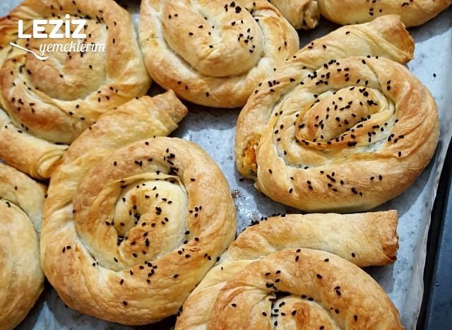 Taze Soğanlı Peynirli Maydanozlu Börek