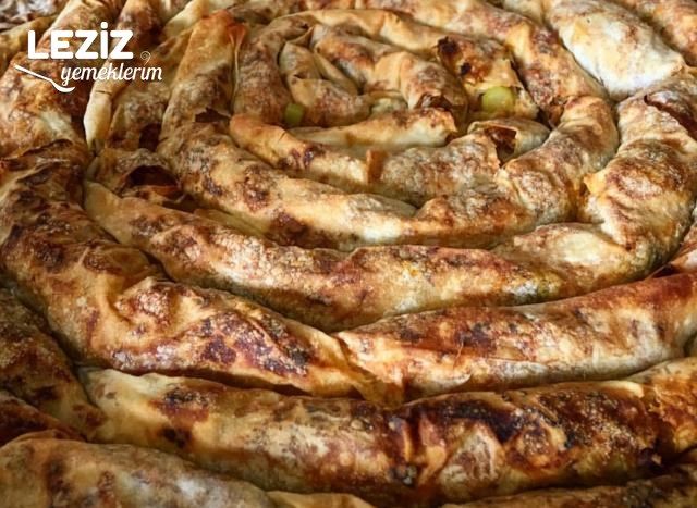 Pırasalı Kıymalı Börek