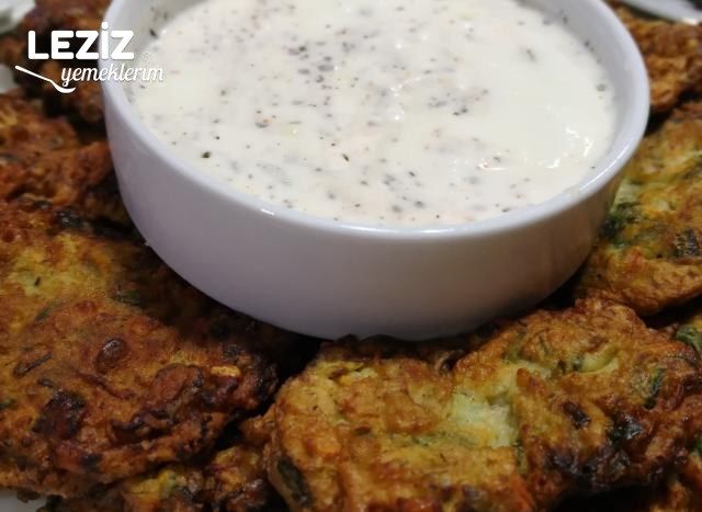 Kabaklı Havuçlu Mücver (Dip Sos İle)