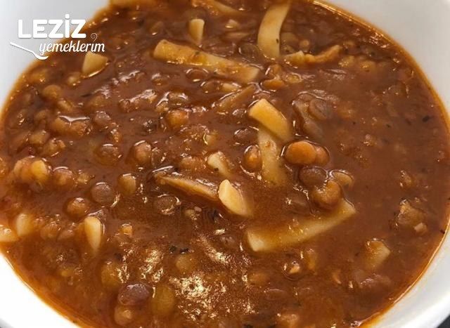 5 Dakikada Erişteli Yeşil Mercimek Çorbası