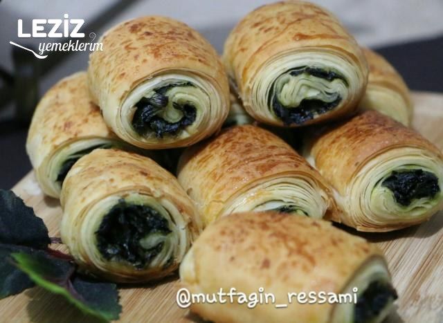 El Açması Ispanaklı Börek Tarifi
