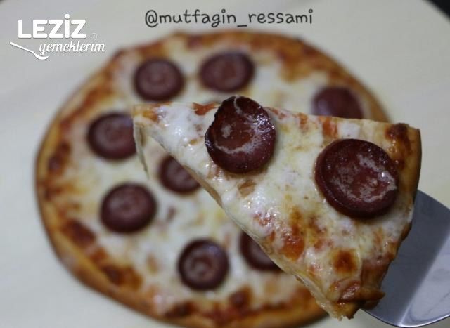 Pizza (Sucuklu Ve Peynirli)