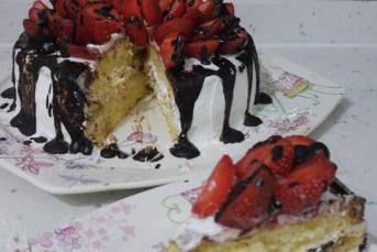 Meyveli Yaş Pastam