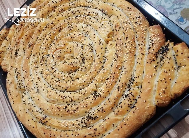 Leziz Kıymalı Börek