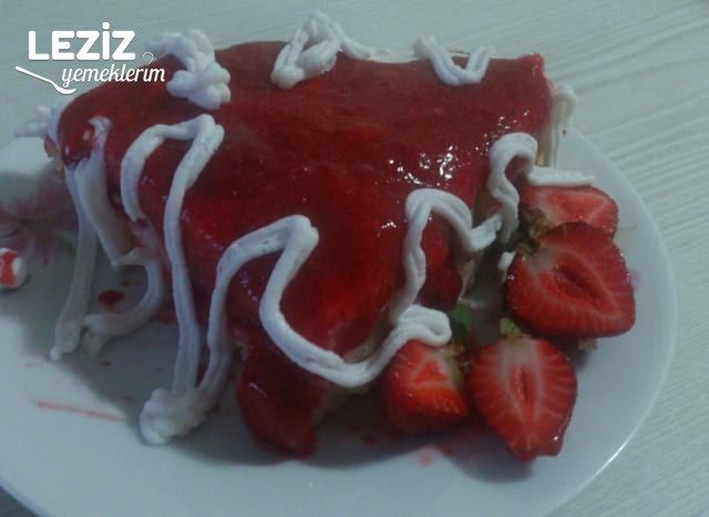Çilekli Yaz Pastası (Çok Hafif)