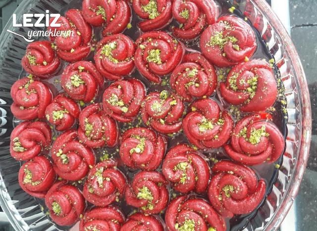 Kırmızı Gül Tatlısı