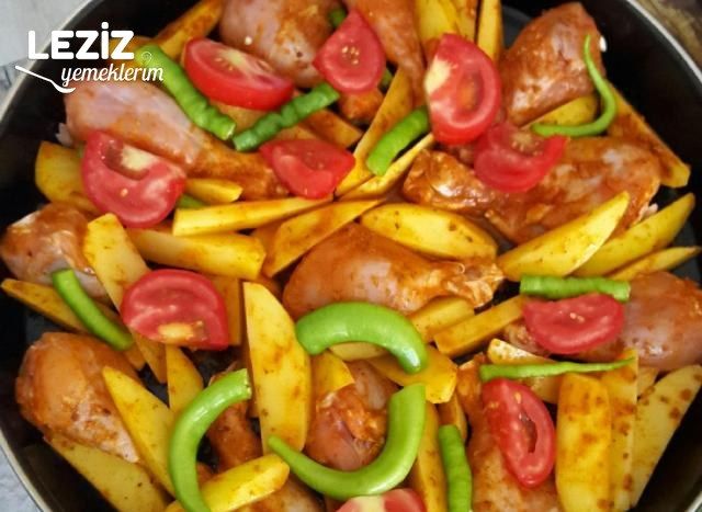Fırında Soslu Tavuklu Patates