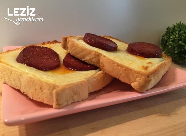 Sucuklu Kaşarlı Ekmek