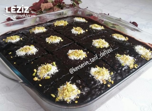Pastane Lezzetinde Bol Soslu Nefis Islak Kek