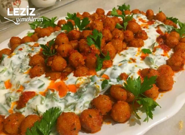 Yoğurtlu Semizotu Üzerinde Misket Köfte