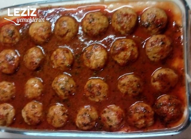 Közde Patlıcan Yatağında Soslu Köfte