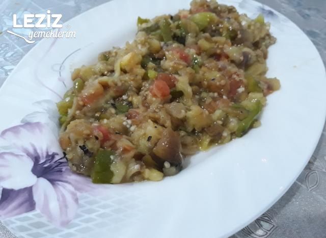 Közlenmiş Patlıcan Salatası Tarifi