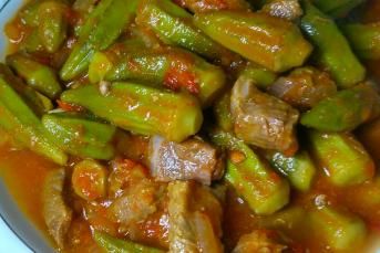 Bamya Yemegi