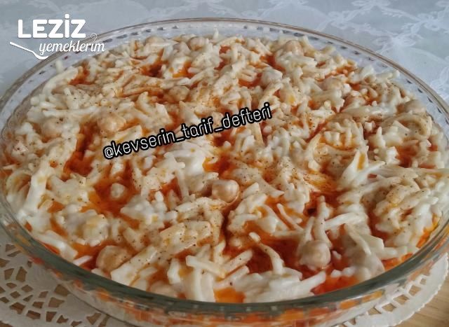 Erişteli Nohutlu Salata