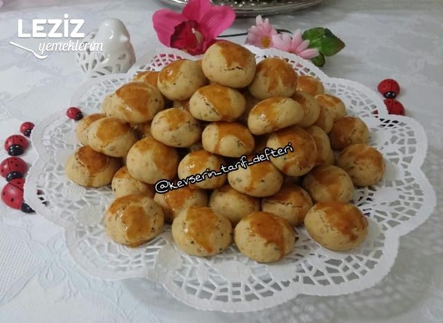 Lokmalık Susamlı Biberli Çörekotlu Kurabiye