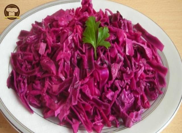 Soslu Kırmızı Lahana Salatası