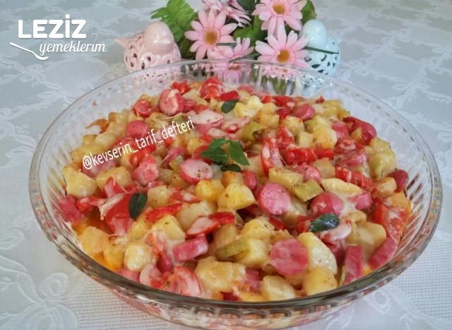 Sucuklu Sosisli Kaşarlı Patates Kavurması