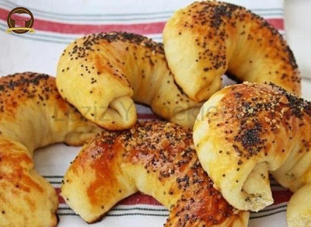 Peynir Ve Zeytinli Ay Çöreği