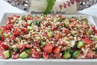 Lor Peynirli Karışık Salata