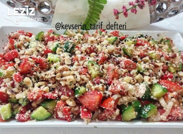 Lor Peynirli Karışık Salata