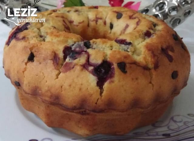 Damla Çikolatalı Vişneli Yumuşacık Kek