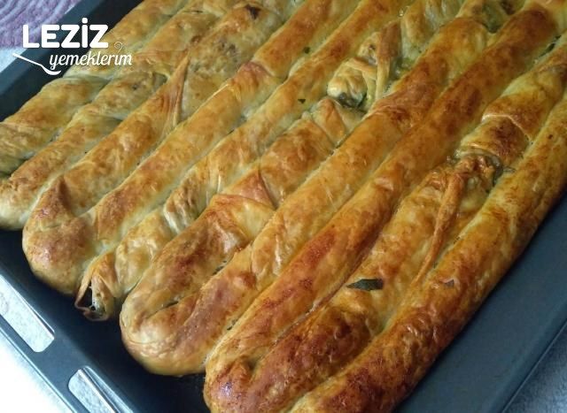 El Açması Ispanaklı Kıymalı Börek