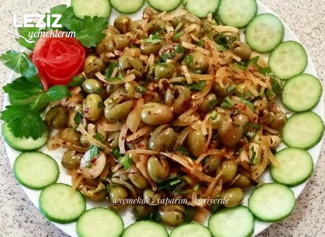Nar Ekşili Yeşil Zeytin Salatası