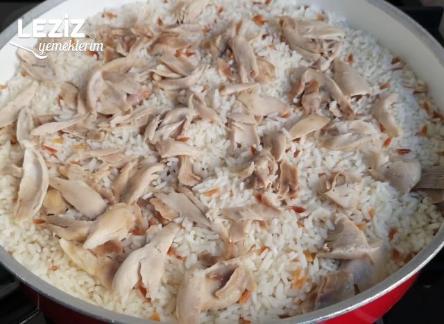 Tavuk Suyuna Tavuklu Pirinç Pilavı