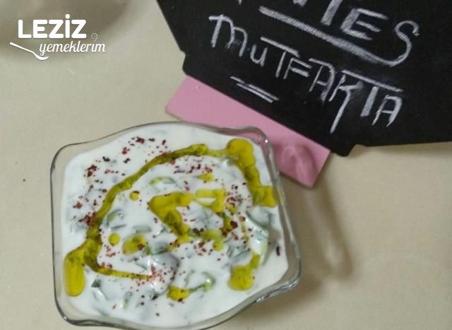 Zeytinyağlı Semizotu Salatası