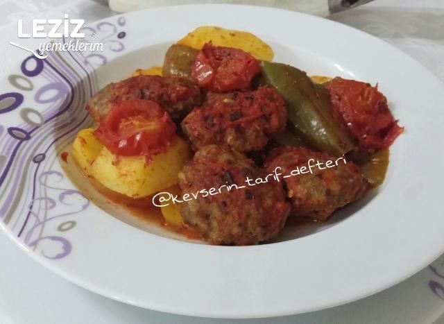 Tencerede Pratik Köfte Patates Yemeği
