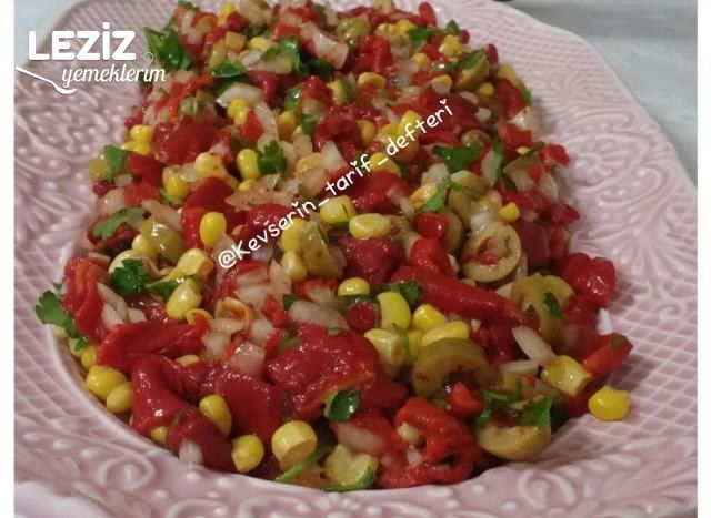 Mısırlı Zeytinli Köz Biber Salatası