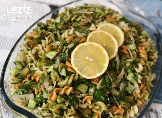 Rengarenk Makarna Salatası