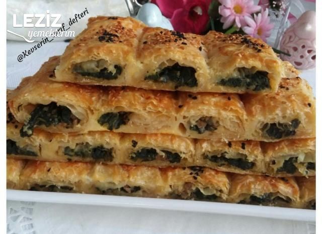 Baklava Yufkasıyla Çıtır Çıtır Ispanaklı Börek