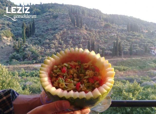 Karpuz Kabuğunda Yaz Salatası