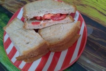 Domatesli Kaşarlı Tost