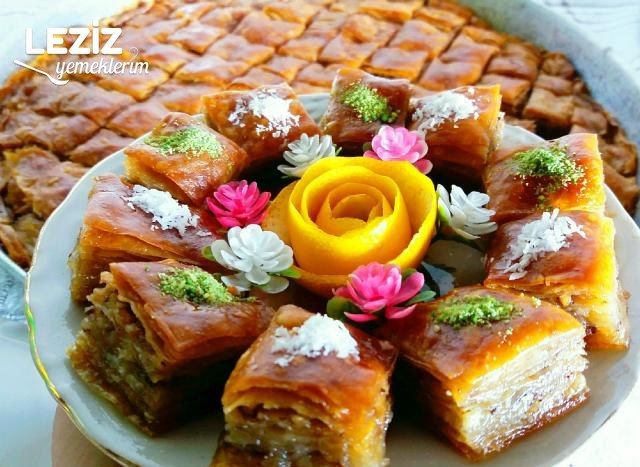Nefis Ev Baklavası (Cevizli)