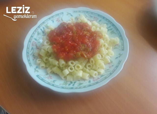 Soslu Makarna