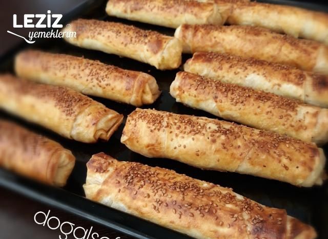 Sucuklu Kahvaltı Böreği