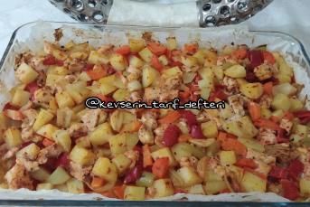 Fırında Tavuklu Sebzeli Kağıt Kebabı (Ön Pişirme Olmadan)