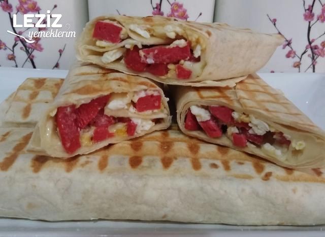 Kaşarlı Yumurtalı Sosisli Lavaş Dürüm